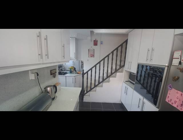 3 BEDROOM FREEHOLD FOR SALE IN MONTFORD